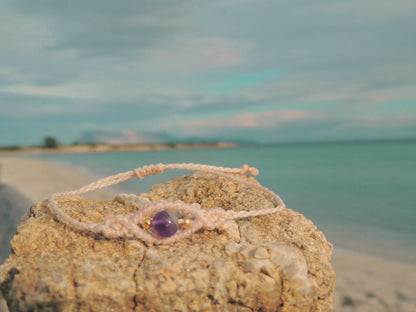 Amuleto da viaggio in macramè con pietre naturali occhio