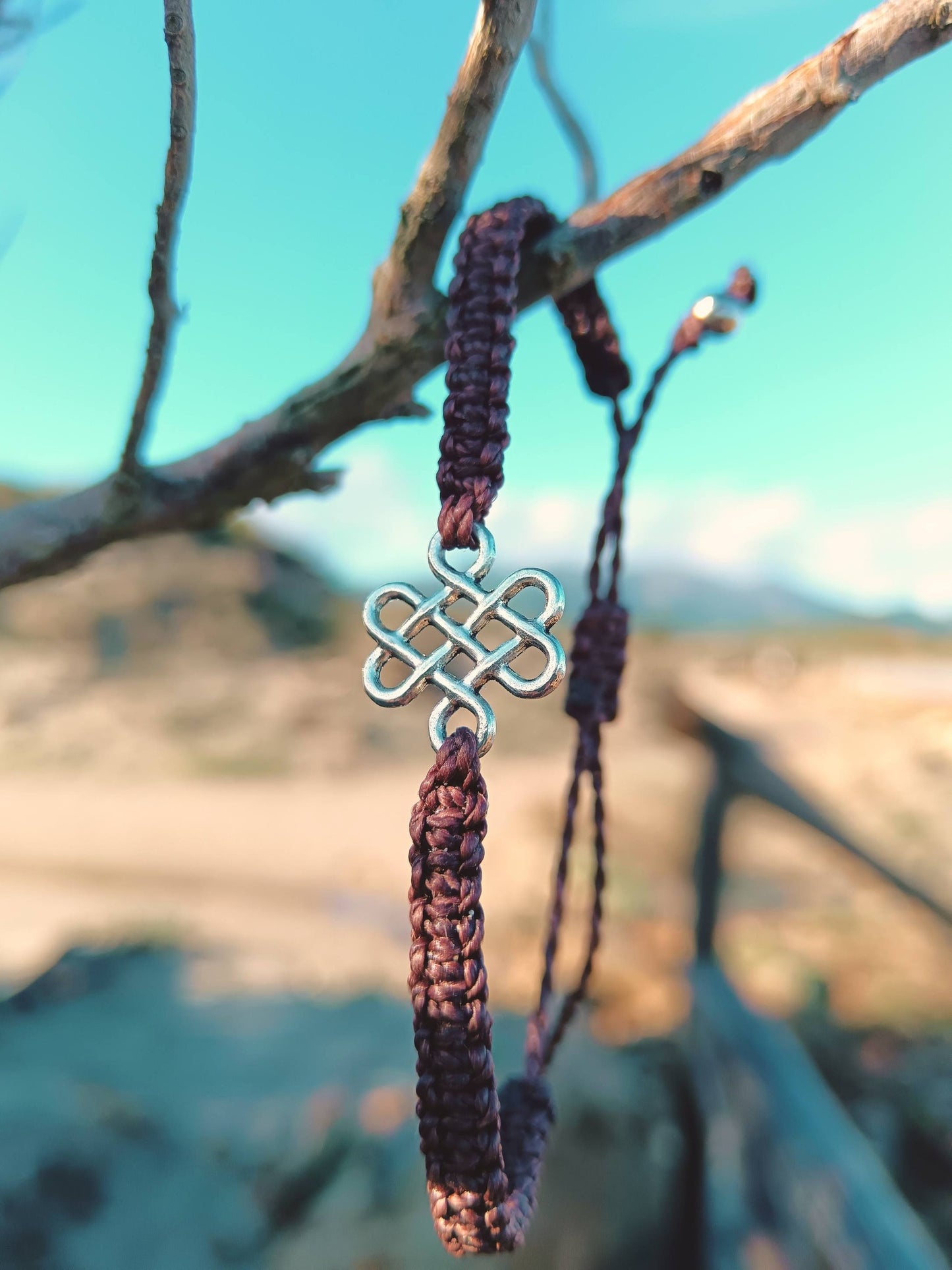 Amuleto da viaggio in macramè bracciale  Nodo celtico amore yamanik