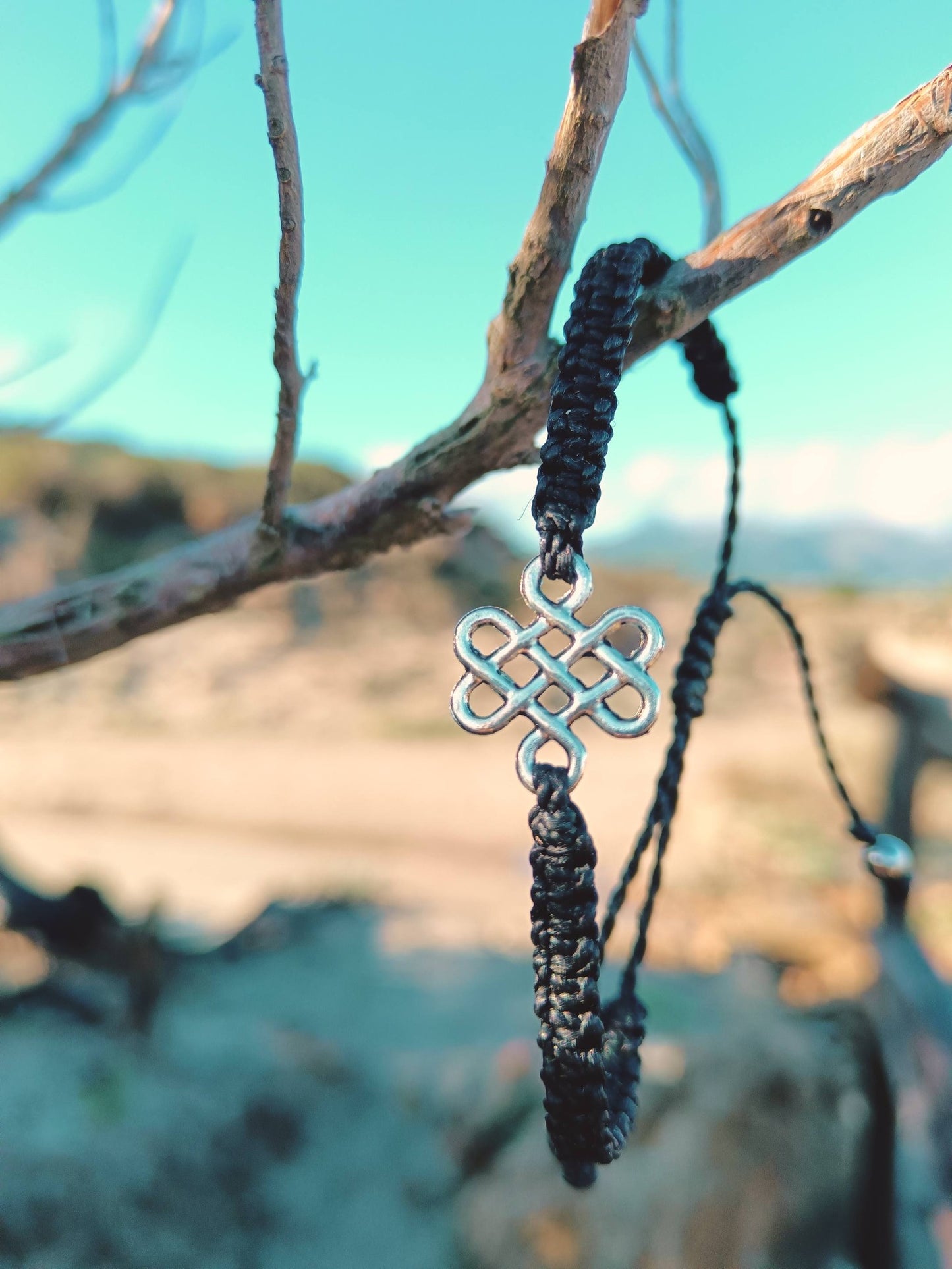 Amuleto da viaggio in macramè bracciale  Nodo celtico amore yamanik