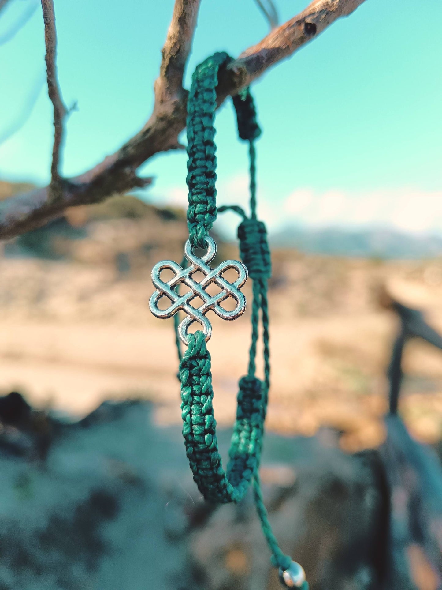 Amuleto da viaggio in macramè bracciale  Nodo celtico amore yamanik