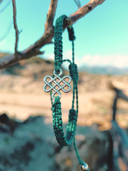 Amuleto da viaggio in macramè bracciale  Nodo celtico amore yamanik