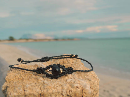 Amuleto da viaggio in macramè con pietre naturali occhio