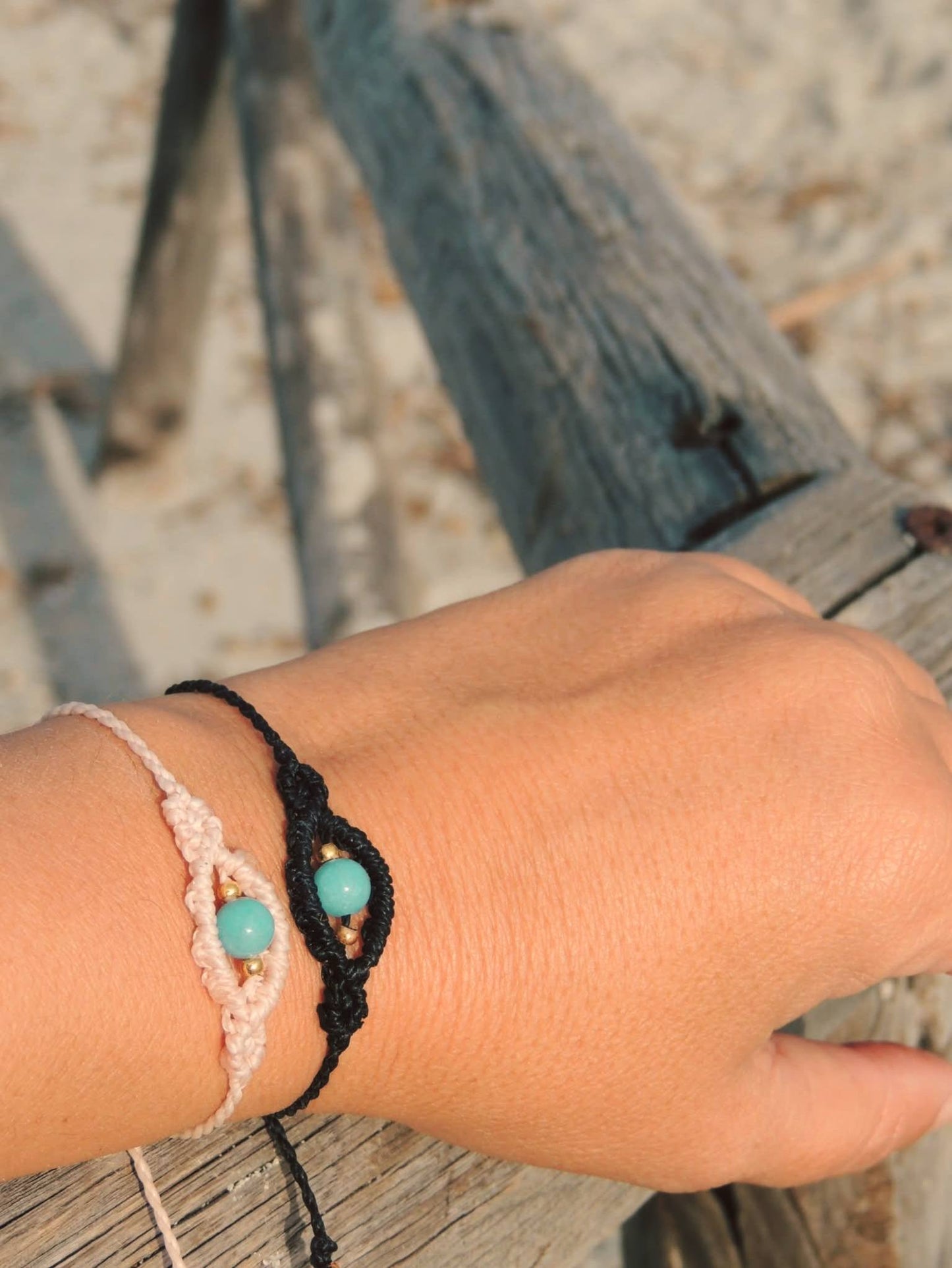 Amuleto da viaggio in macramè con pietre naturali occhio