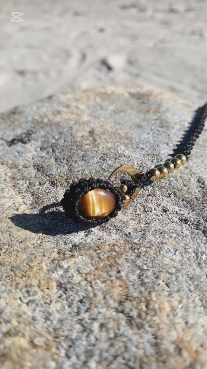 Mooney Necklace