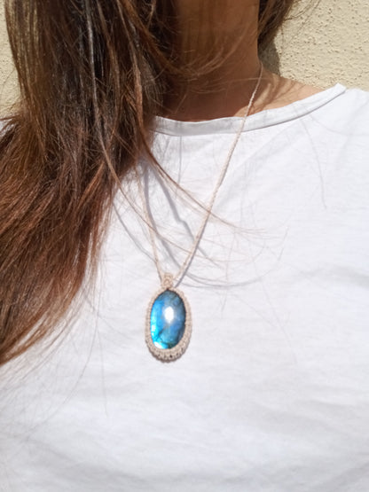 Collana Luce Interiore